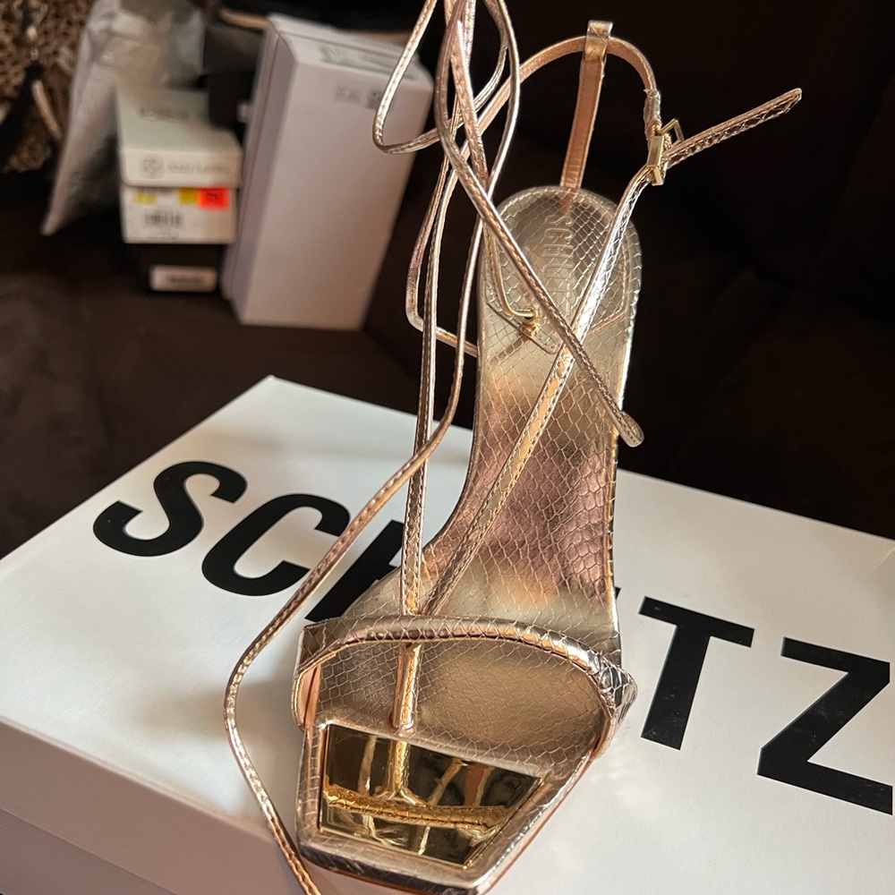 Schulz high heel. Metallic gold. Size 10